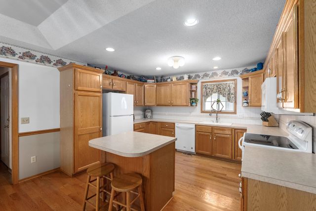 1 N Valley Oaks Ct., Valley Center, KS 67147