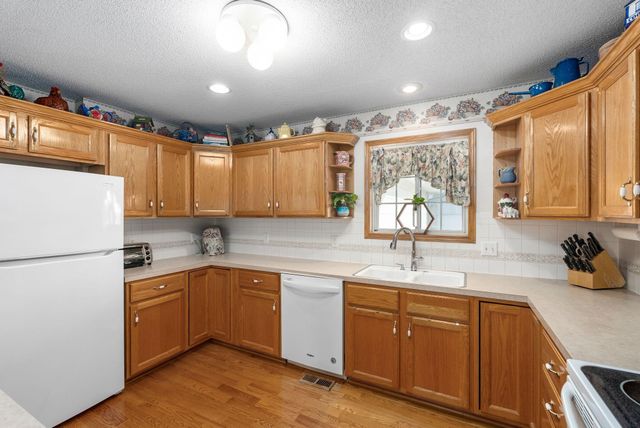 1 N Valley Oaks Ct., Valley Center, KS 67147