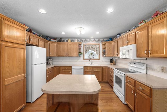 1 N Valley Oaks Ct., Valley Center, KS 67147