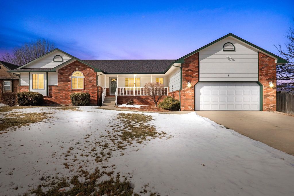 1 N Valley Oaks Ct., Valley Center, KS 67147