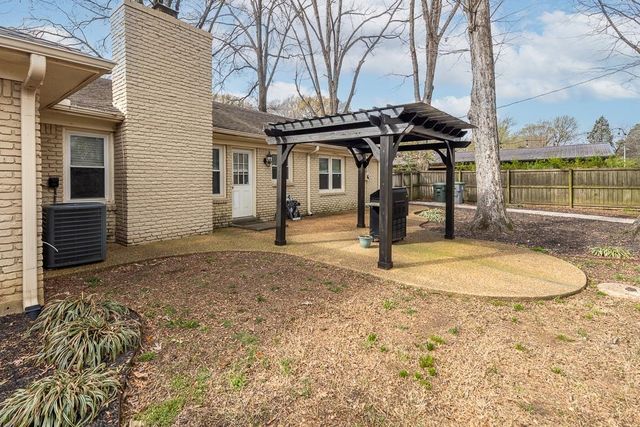 5112 WHITECLIFF DR, Memphis, TN 38117