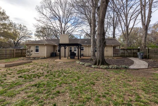 5112 WHITECLIFF DR, Memphis, TN 38117