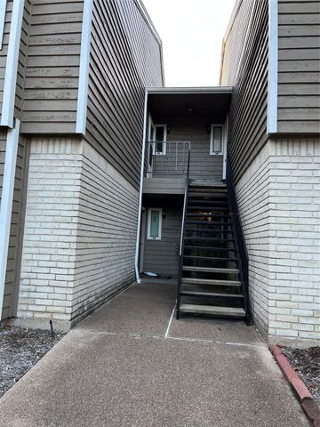 4444 Victory Drive 1302, Houston, TX 77088