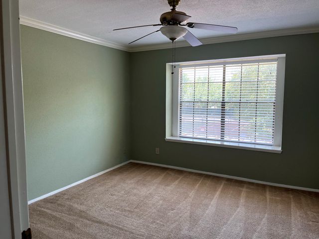 4444 Victory Drive 1302, Houston, TX 77088