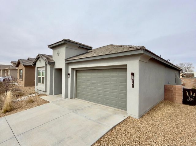 151 Fernleaf Court NW, Albuquerque, NM 87107