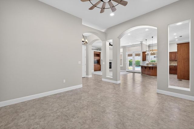 2883 22nd Court, Kingsburg, CA 93631