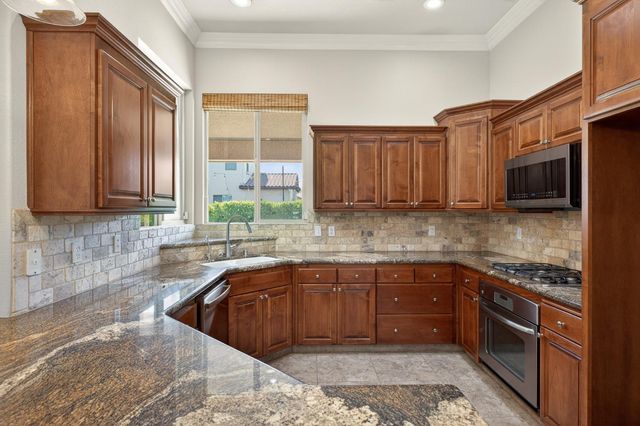 2883 22nd Court, Kingsburg, CA 93631