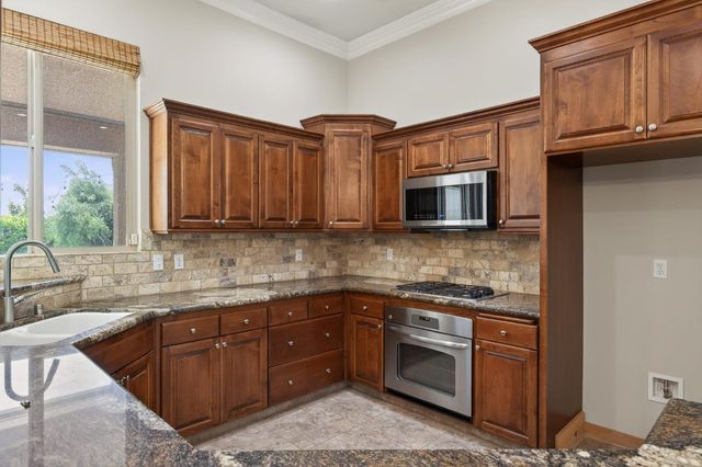 2883 22nd Court, Kingsburg, CA 93631