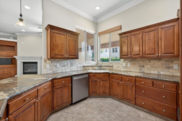 2883 22nd Court, Kingsburg, CA 93631