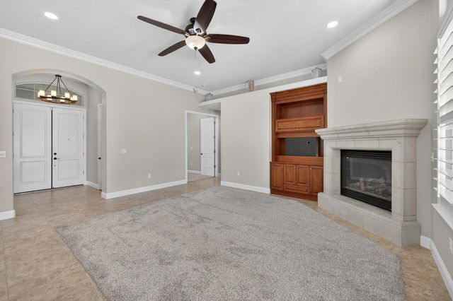 2883 22nd Court, Kingsburg, CA 93631
