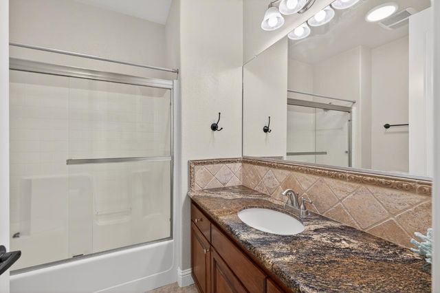 2883 22nd Court, Kingsburg, CA 93631