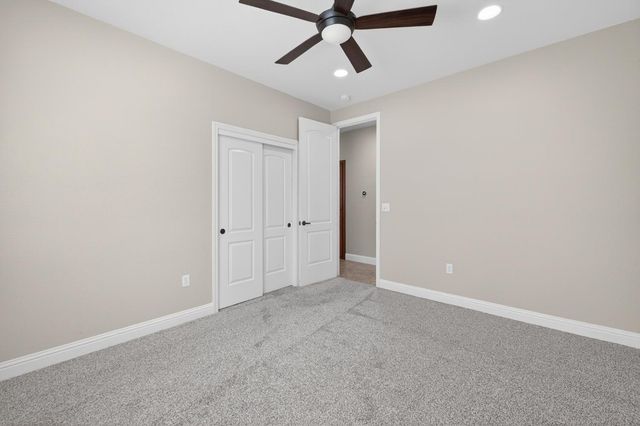 2883 22nd Court, Kingsburg, CA 93631