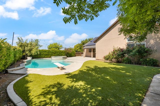 2883 22nd Court, Kingsburg, CA 93631