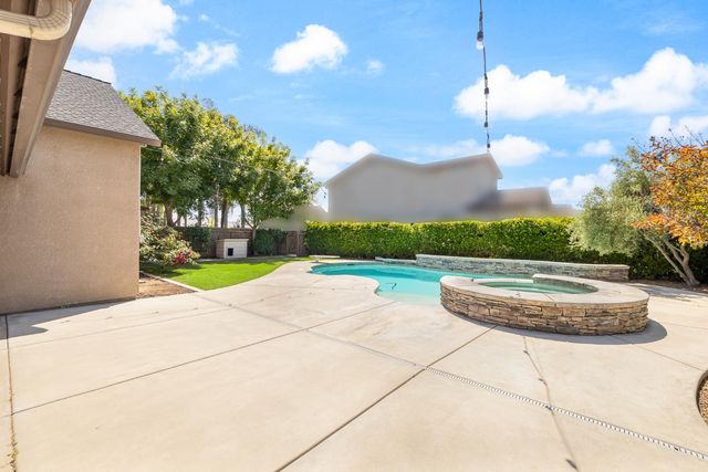 2883 22nd Court, Kingsburg, CA 93631