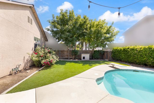 2883 22nd Court, Kingsburg, CA 93631