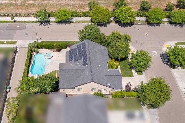 2883 22nd Court, Kingsburg, CA 93631