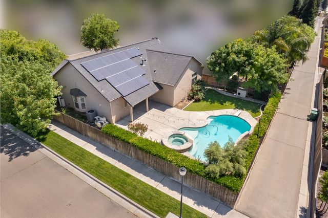 2883 22nd Court, Kingsburg, CA 93631