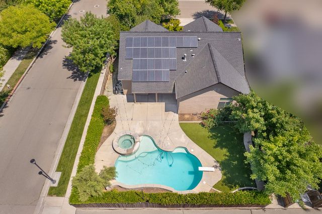 2883 22nd Court, Kingsburg, CA 93631
