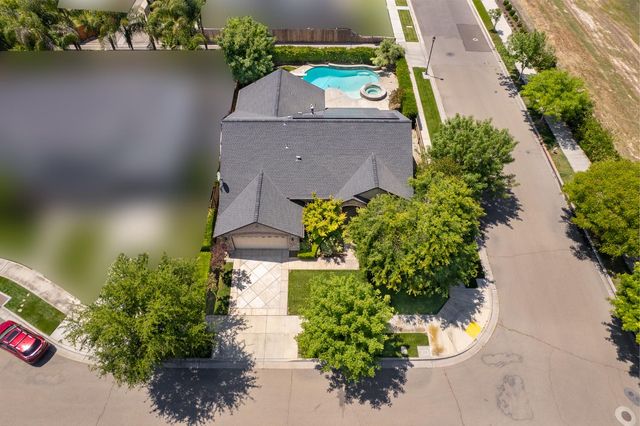 2883 22nd Court, Kingsburg, CA 93631