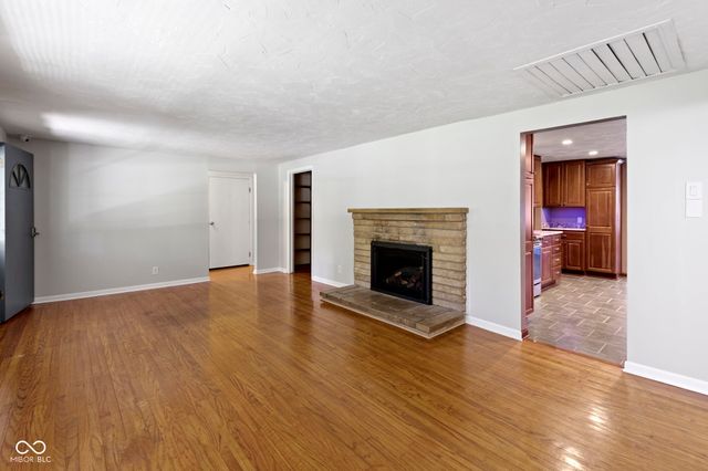 11994 Greenfield Road, Zionsville, IN 46077