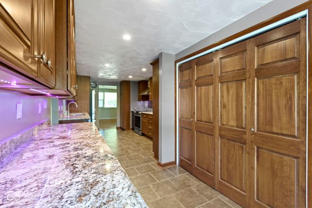 11994 Greenfield Road, Zionsville, IN 46077