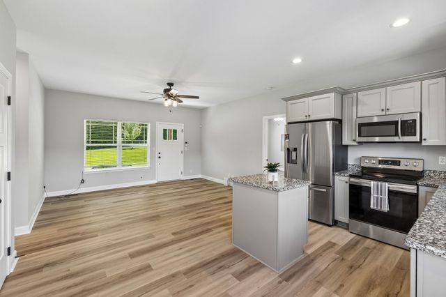 677 Steele Rd, Charlotte, TN 37036