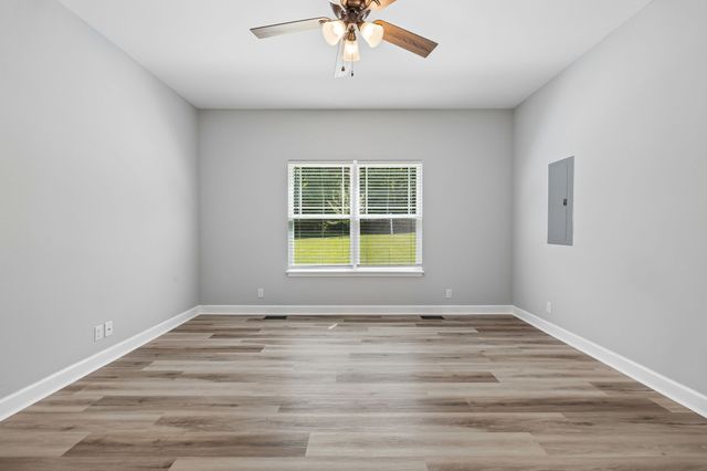 677 Steele Rd, Charlotte, TN 37036