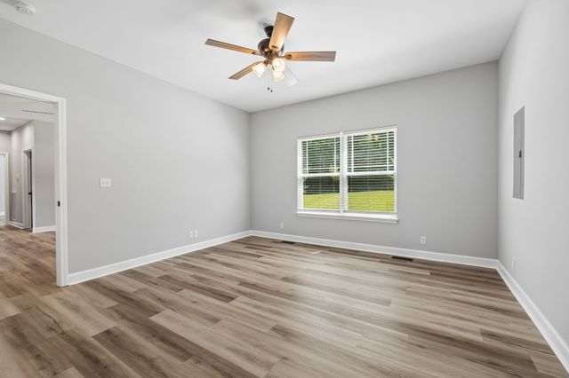 677 Steele Rd, Charlotte, TN 37036