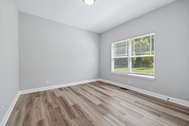 677 Steele Rd, Charlotte, TN 37036