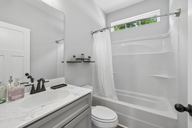 677 Steele Rd, Charlotte, TN 37036
