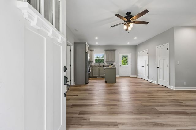 677 Steele Rd, Charlotte, TN 37036