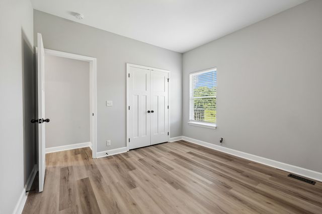677 Steele Rd, Charlotte, TN 37036