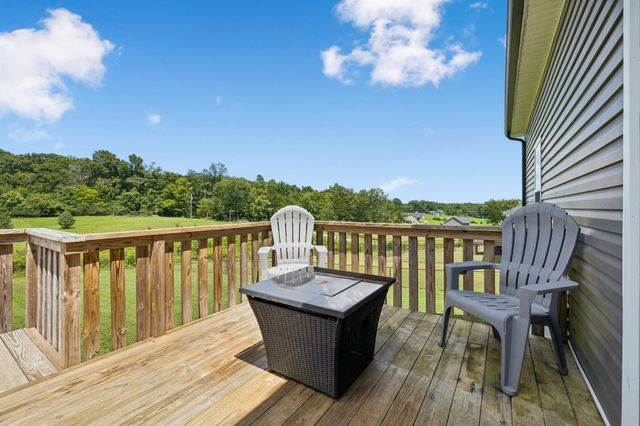 677 Steele Rd, Charlotte, TN 37036