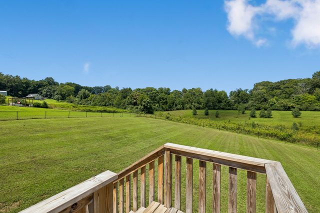 677 Steele Rd, Charlotte, TN 37036