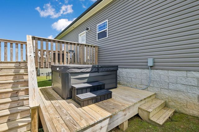 677 Steele Rd, Charlotte, TN 37036