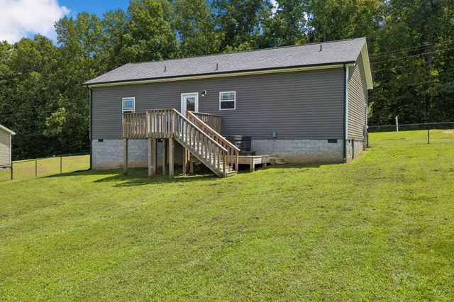 677 Steele Rd, Charlotte, TN 37036
