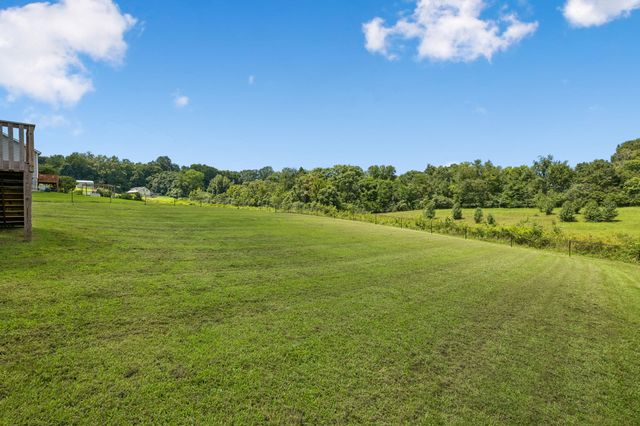677 Steele Rd, Charlotte, TN 37036