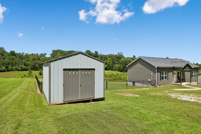 677 Steele Rd, Charlotte, TN 37036