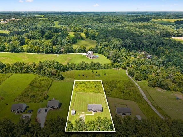 677 Steele Rd, Charlotte, TN 37036