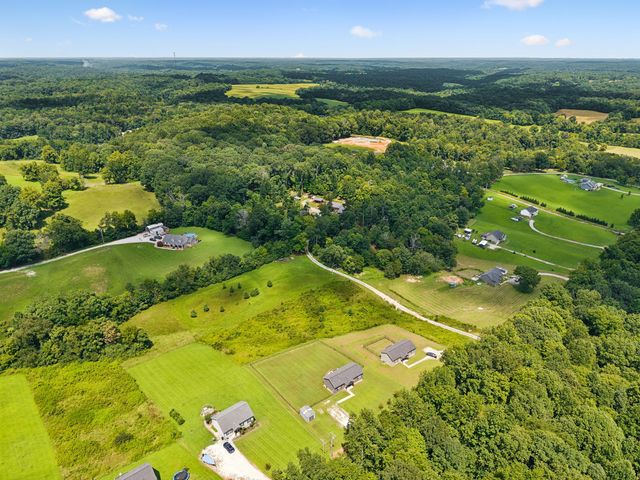 677 Steele Rd, Charlotte, TN 37036