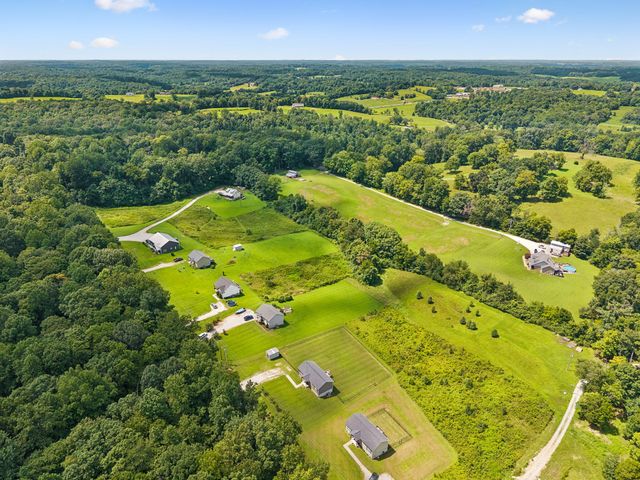 677 Steele Rd, Charlotte, TN 37036