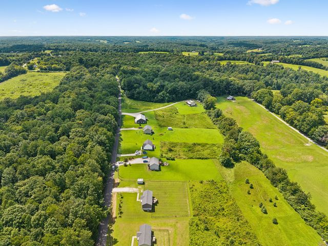 677 Steele Rd, Charlotte, TN 37036