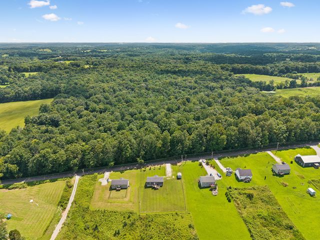677 Steele Rd, Charlotte, TN 37036