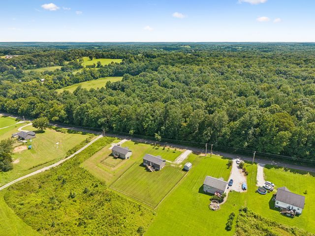 677 Steele Rd, Charlotte, TN 37036