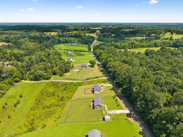 677 Steele Rd, Charlotte, TN 37036