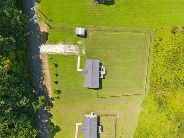 677 Steele Rd, Charlotte, TN 37036