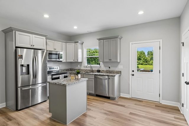 677 Steele Rd, Charlotte, TN 37036