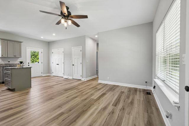 677 Steele Rd, Charlotte, TN 37036