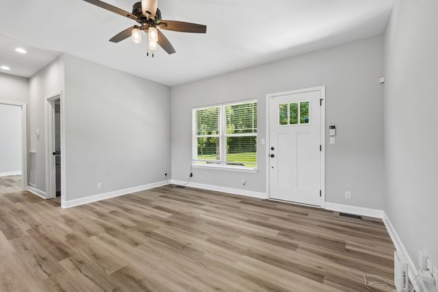 677 Steele Rd, Charlotte, TN 37036