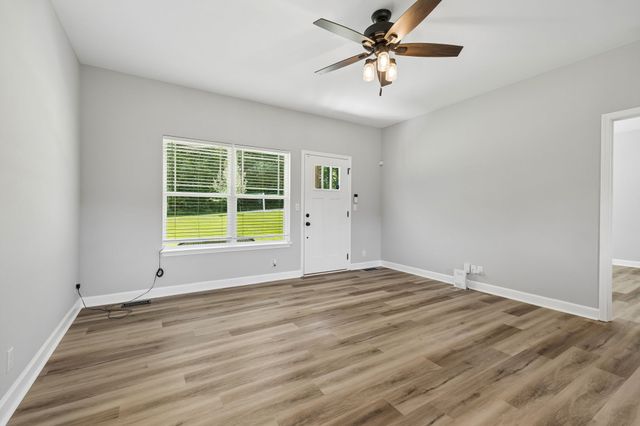 677 Steele Rd, Charlotte, TN 37036